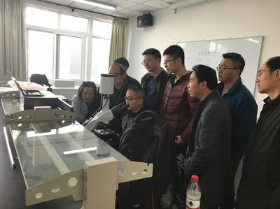 我院在繁殖與胚胎工程實驗室進行新購置儀器培訓