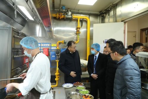 校領(lǐng)導(dǎo)帶隊檢查學校安全生產(chǎn)工作