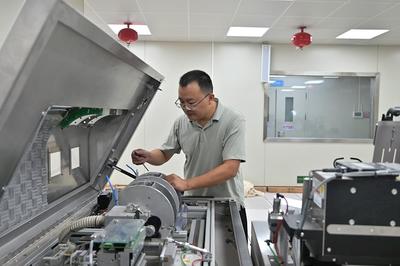 阿拉爾纖維檢驗所開展棉花公證檢驗儀器設備維保工作